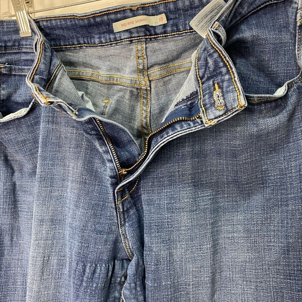 Levi’s mid rise skinny blue jeans, size 18 - Picture 8 of 11